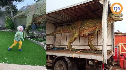 Il achète une statue de dinosaure pour son fils... elle mesure plus de 6 mètres