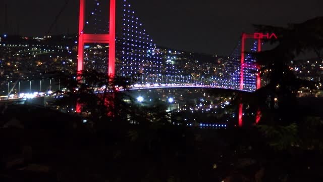 İstanbul'un simgeleri epilepsi için mor renge büründü