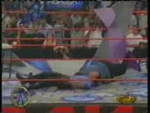 Randy Orton hits the RKO on Jake The Snake Roberts