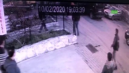 Otomobilini tamircinin üzerine süren taksici güvenlik kamerasında