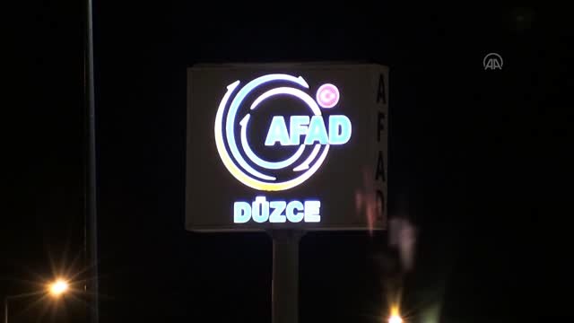AFAD'ın Düzce deposundan depremzedeler ile Suriye sınırına 10 tır çadır gönderildi - DÜZCE