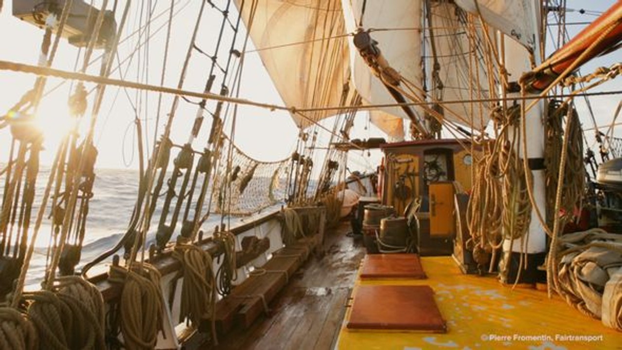 Tres hombres: emissionsfrei über die meere segeln