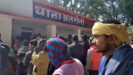 हरदोई: जमीनी विवाद में चली गोली. गुस्साए ग्रामीणों ने किया थाने का घेराव