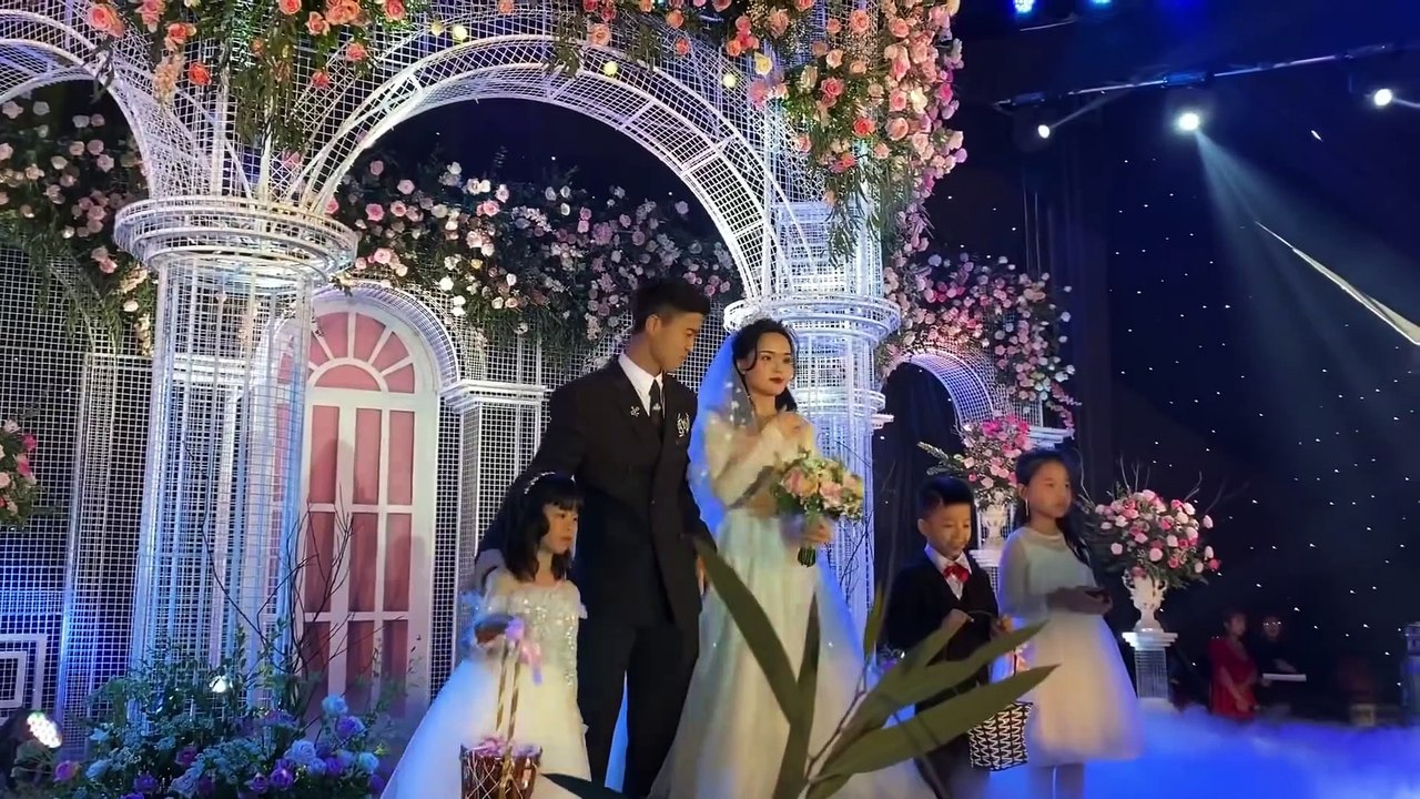 Đỗ Kim Phúc đi đám cưới cầu thủ Đỗ Duy Mạnh ĐT Việt Nam