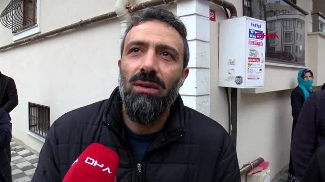 Sancaktepe'de 3 katlı binanın çatı katında yangın