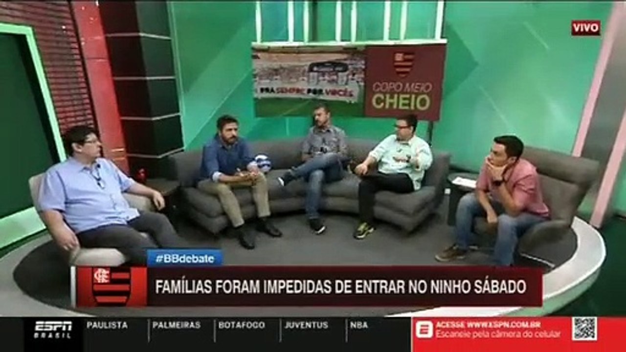 TORCIDAS SE UNEM PARA PROTESTAR CONTRA DIRETORIA DO FLAMENGO