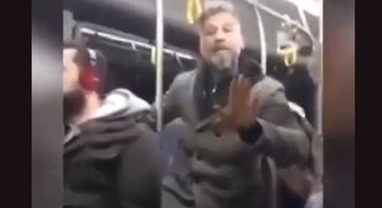 "Türkiye’de insanlar öpüşemez mi, sanane..."