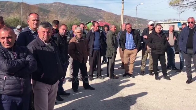 Ora News - Pamje nga punonjësit e uzinës së Ballshit: Jemi gati të futemi në grevë urie