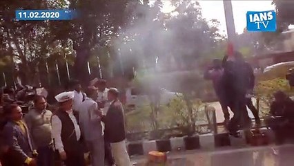 Dhol, baja, Holi-Diwali for AAP supporters as party set to win