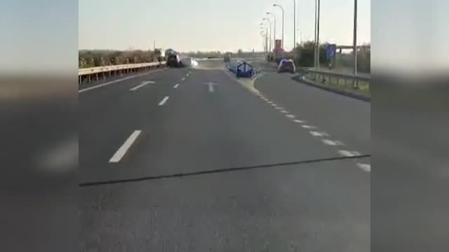 Espectacular persecución policial a un conductor en una carretera de Huelva