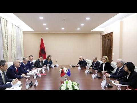Report TV - Presidenti Meta pret në takim delegacionin e Komisionit të Venecias