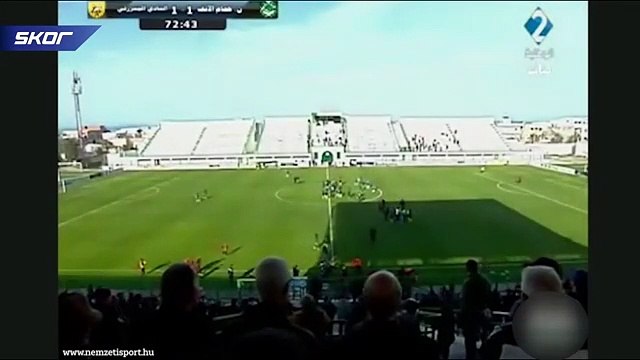 Futbolcu top toplayıcı çocuğa saldırdı