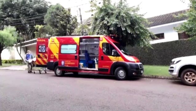 Idosa é socorrida ao sofrer queda em imóvel na Rua Afonso Pena