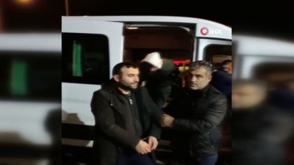 Polisi görünce kaçan kamyonetten 15 kaçak göçmen çıktı