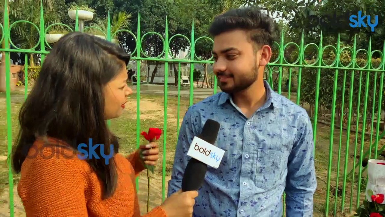 Valentine's Day 2020 | Valentine's Day Gift Prank | Valentine's Day Best Gift Ideas | Boldsky