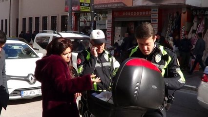 Park cezası alan kadın sürücü, polise "Seninle pis uğraşacağım" diyerek tepki gösterdi