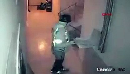 Pizzaya tüküren kurye