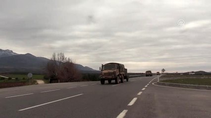 Suriye sınırında askeri hareketlilik sürüyor (2)