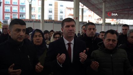 Belediyeden çığ şehitleri ve Mehmetçikler için helva ikramı