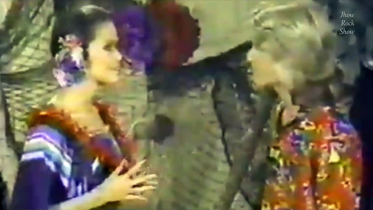 Marie Osmond and Andy Gibb Kiss Me