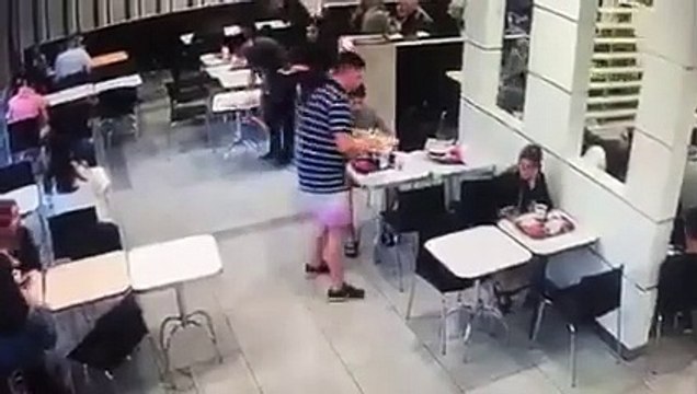 El indignante video de los rugbiers comiendo hamburguesas tras el asesinato de Fernando Báez Sosa