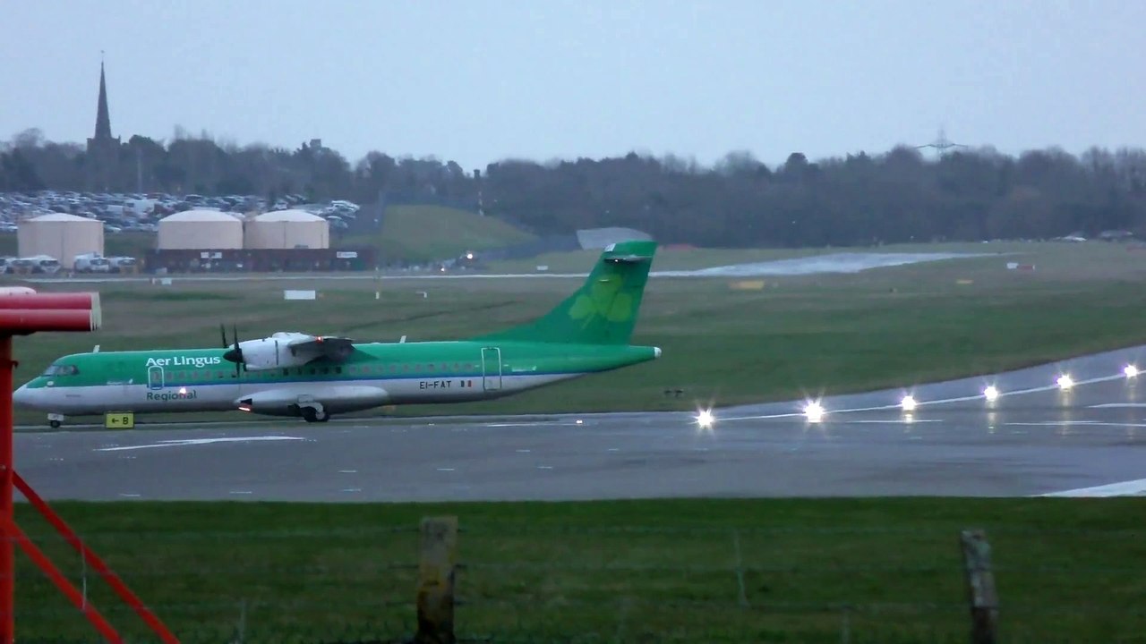 Atterrissage d'avions dans la tempête Ciara !