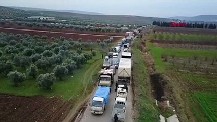 Saldırılardan kaçan Suriyelilerin güvenli bölgeleri geçişi havadan görüntülendi