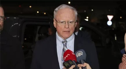Jeffrey'den ayağının tozuyla Türkçe açıklama