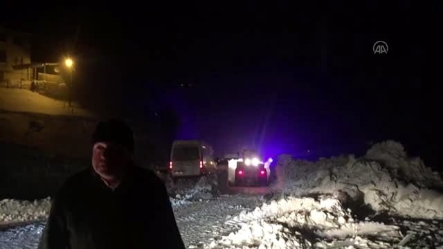 Gümüşhane-Trabzon kara yolu Zigana Dağı mevkisinde çığ düştü (2)