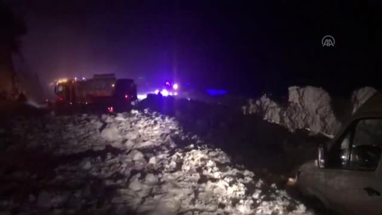 Gümüşhane-Trabzon kara yolu Zigana Dağı mevkisinde çığ düştü (3)