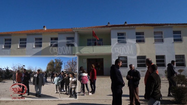 BOOM Tërmeti u dëmtoi shkollën, nxënës e prindër në protestë për transportin - 11 shkurt 2020