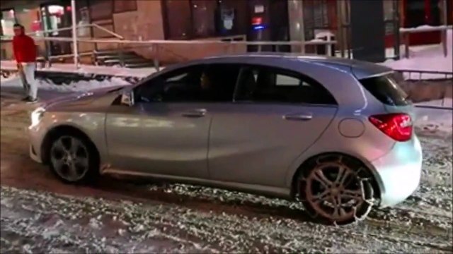 Première fois au ski pour cet automobiliste qui a mis les chaines... sur les roues arrières