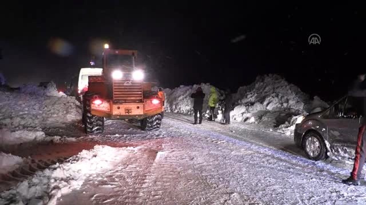Gümüşhane-Trabzon kara yolu Zigana Dağı mevkisinde çığ düştü (4)