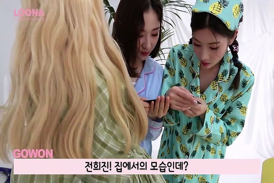 LOONA Season's Greetings 2020 (Upscaled)