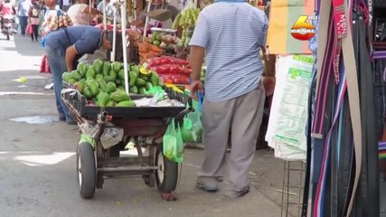 Economía informal sustenta a dos millones de familias