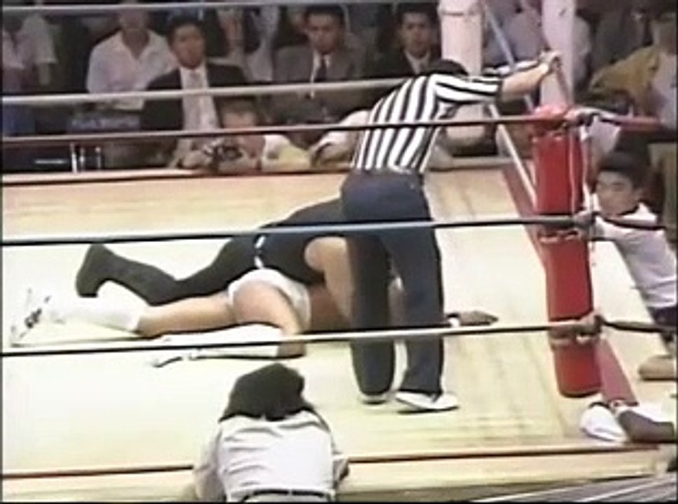 Negro Casas vs. Yoshihiro Asai (06-07-90)