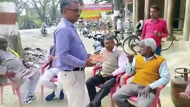 सुल्तानपुरः बीजेपी के गढ़ में आप की जीत पर बटी मिठाइयां
