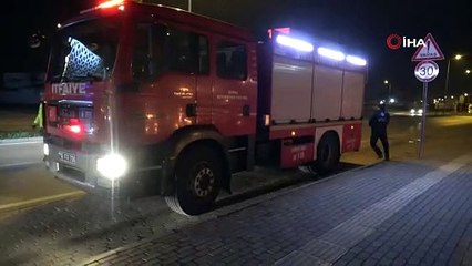 Park halindeki minibüs alev alev yandı