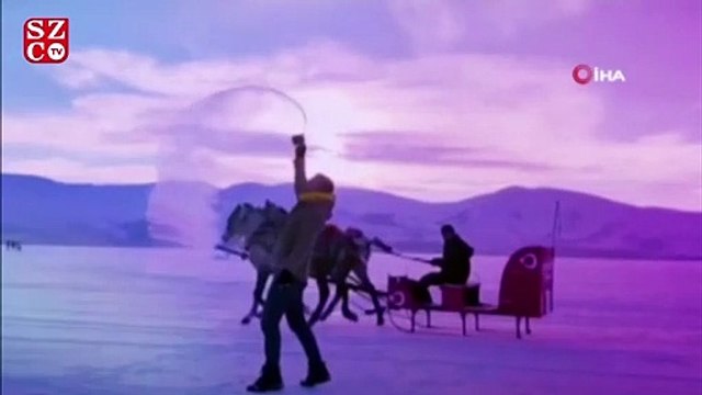 Göle’de eksi 28 derecede püskürtülen sıcak su havada dondu