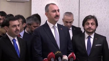 Adalet Bakanı Gül - Kadir Şeker'in, parkta sevgilisini darbeden kişiyi engellemek isterken bıçakla...