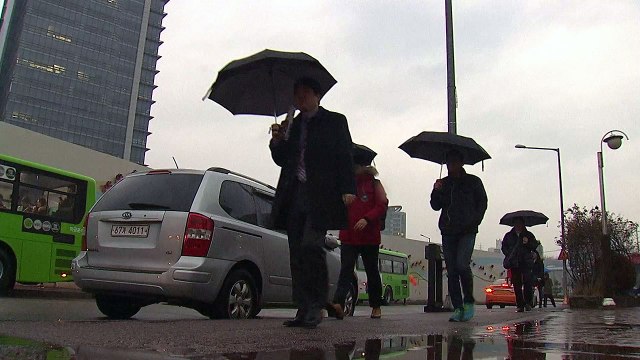 [날씨] 제주 산간 100mm 호우, 남해안 돌풍...내일 짙은 안개 / YTN