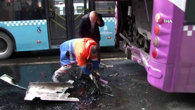 Kırmızı ışıkta bekleyen halk otobüsüne lüks cip çaptı