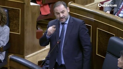 La bancada de la derecha grita "dimisión, dimisión" a Ábalos