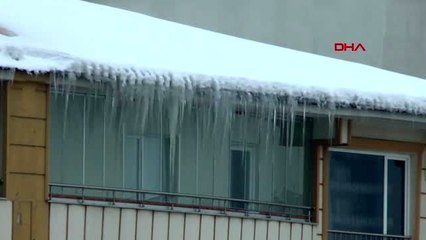 Ağrı'da soğuk sebebiyle sürücüler araçlarını battaniyeye sardı-2