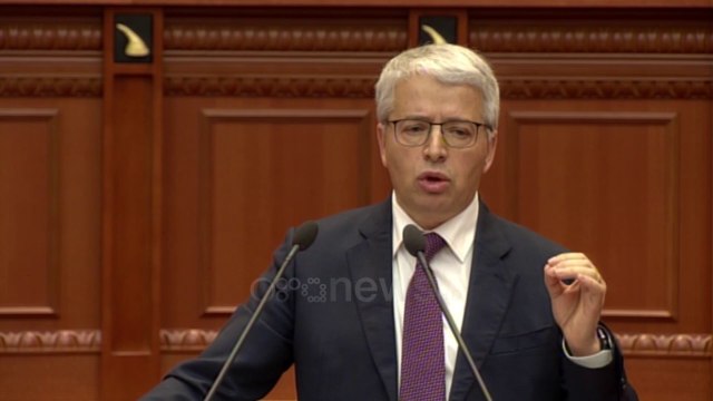 Ora News - Protestat e opozitës, Lleshaj pranon se është marrë gaz lotsjellës nga Kosova por...