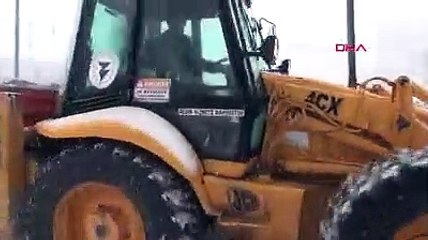 Çok sayıda köy yolunun ulaşıma kapandığı kentte polis ekiplerinden uyarı