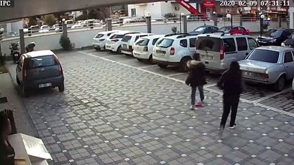 Kız arkadaşının evini şaşırıp, başka daireye 11 el ateş etti