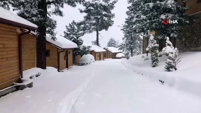 Beyaz örtüyle kaplanan Yenice ilçesinde kartpostallık görüntüler