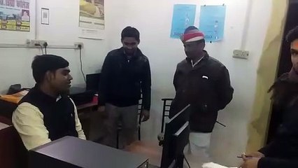 इटावा: उप जिलाधिकारी ने जन सेवा केंद्र पर मारा छापा