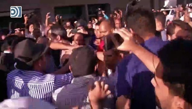 Juan Guaidó, agredido por una multitud chavista al llegar a Venezuela